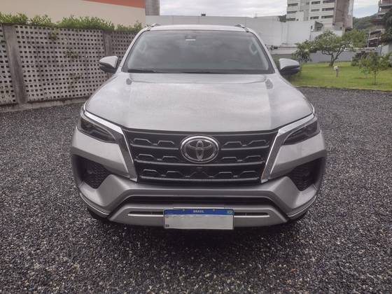 TOYOTA HILUX SW4 2.8 D-4D TURBO DIESEL SRX 7L 4X4 AUTOMÁTICO
